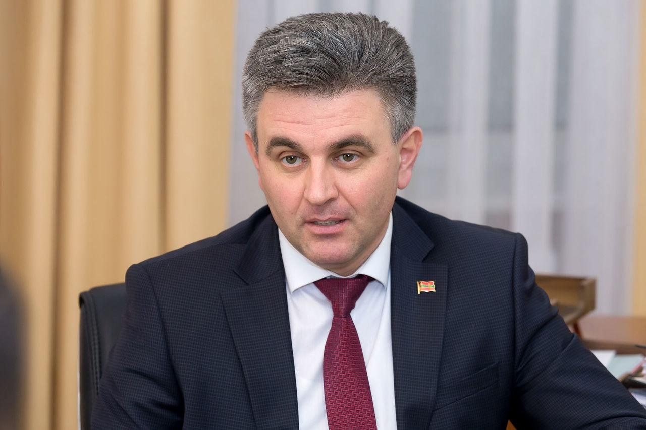 Вадим Красносельский впервые посетил молдавский лицей в Приднестровье.