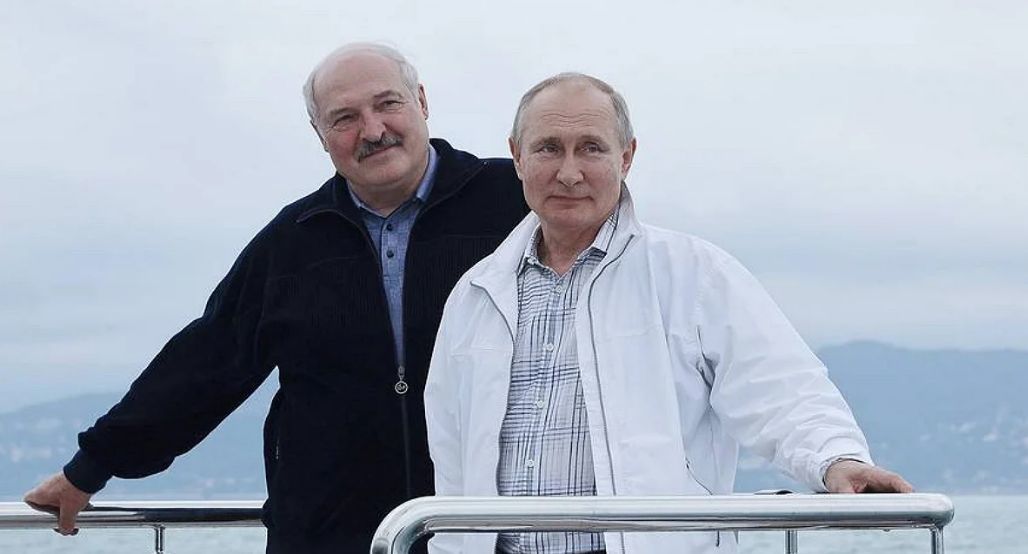 Лукашенко назвал Путина «родным братом».