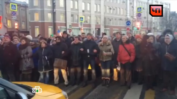 В митинге принимают несколько десятков человек.