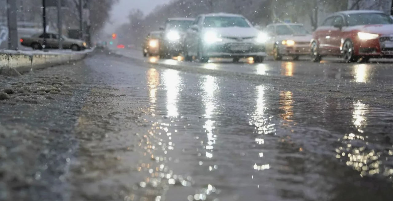 Guvernul scurtează ziua de muncă de vineri din cauza condițiilor meteo nefavorabile.