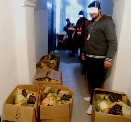 Cadouri și colinde pentru deținuții a două penitenciare din țară.