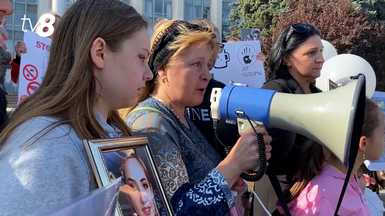 Мать женщины, сбитой пьяной полицейской: Надо показать, что закон соблюдается.