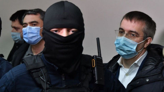 Суд решил: Экс-депутат Сырбу проведет в тюрьме еще 30 дней.