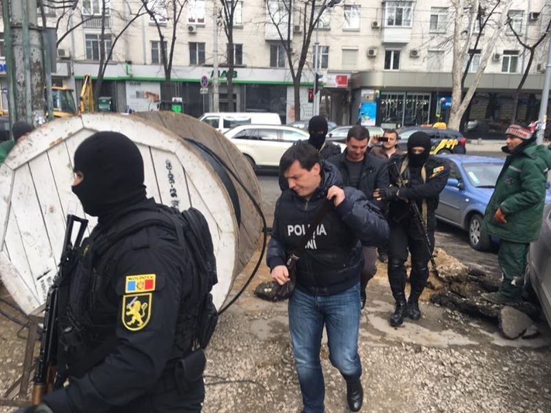 Примар города Басарабяска Валентин Чимпоеш, задержанный в пятницу, 17 марта, полицией, подвергся репрессиям.