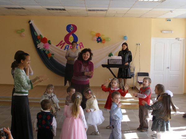 Заболевшие дети на утренники не допускаются.