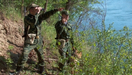 Doi tineri, cetățeni moldoveni, au fost reținuți de poliția de frontieră în timp ce intenționau să treacă fraudulos hotarul Republicii Moldova.