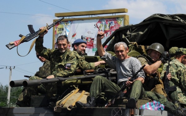 Totusi, numerosi locuitori din Donetk au ales sa nu isi asume riscul si sa paraseasca orasul cat mai este timp si cat trenurile inca functioneaza.