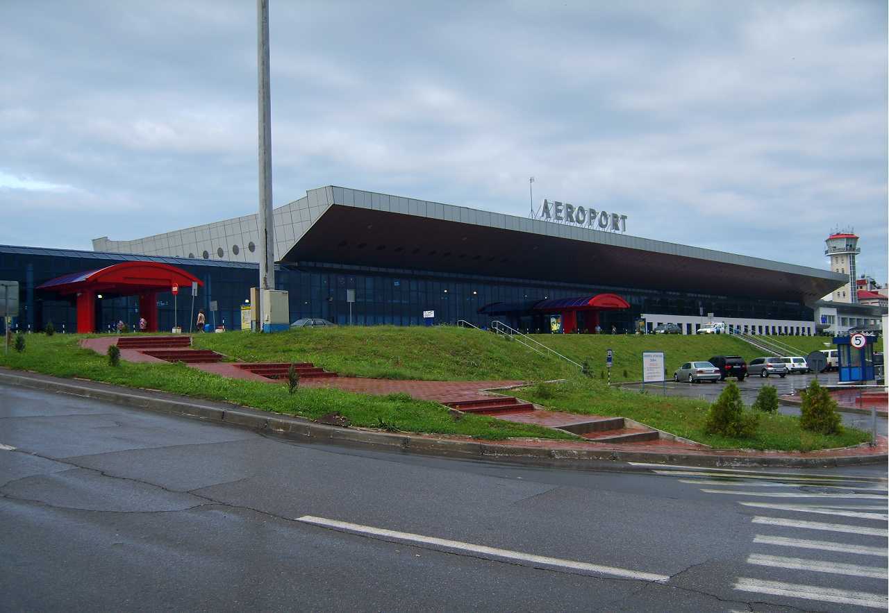 Hotărârea Guvernului cu privire la concesionarea Aeroportului Internaţional Chişinău a fost atacată la Curtea Constituțională