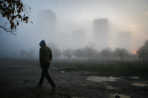 Astăzi, vremea nu se schimbă prea mult. Iarăşi, cerul va fi predominant noros, iar ploile vor fi la ordinea zilei. Acestea vor fi însă slabe, de scurtă durată.