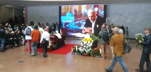 В Киеве попрощались с журналистом Шереметом.