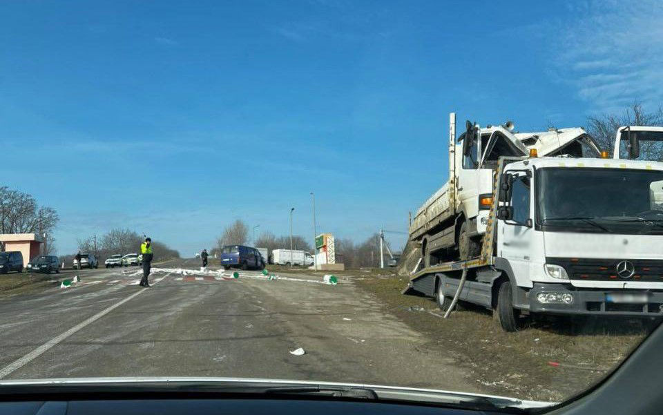 Trei microbuze s-au ciocnit într-un accident rutier în nordul țării.