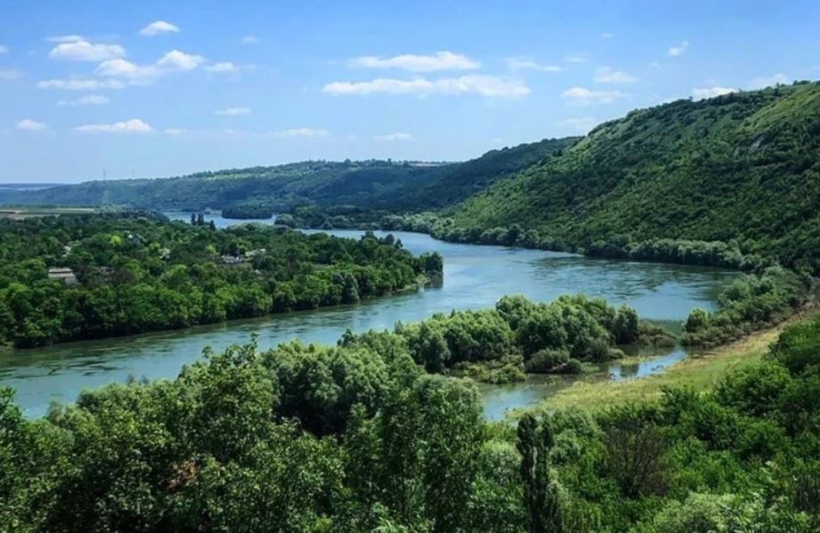 Подводная плотина на водозаборном сооружении на Днестре готова.
