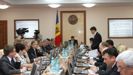 Inițiativa a fost propusă de deputaţii liberali Valeriu Munteanu şi Vadim Cojocaru