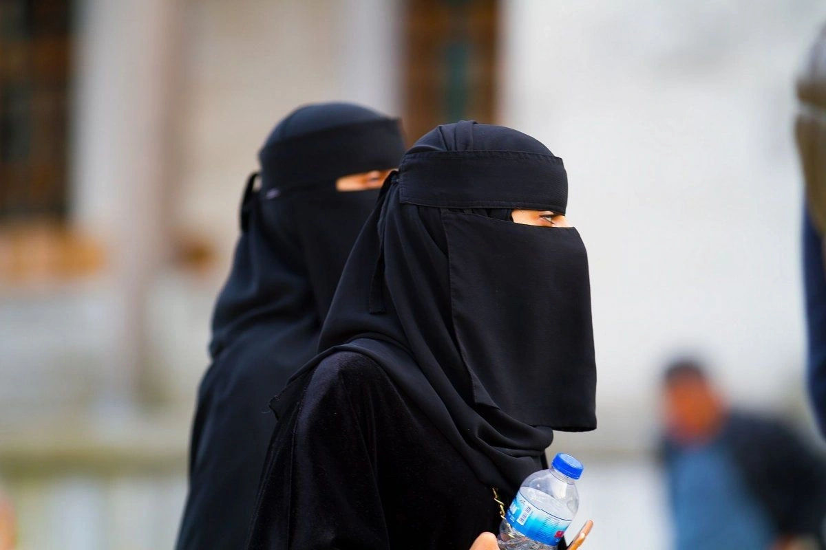 În Elveția a intrat în vigoare interdicția de a purta burka.