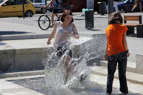 Începem săptămâna cu vreme frumoasă și însorită. În următoarele zile, temperaturile vor urca până la +34 de grade Celsius.