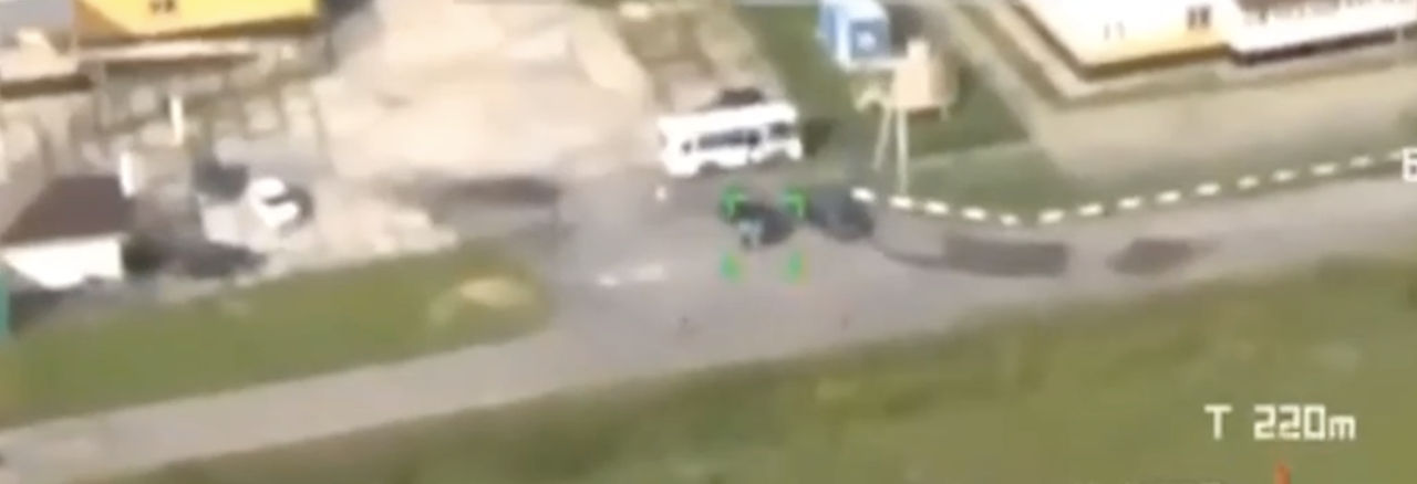 В Сети появилось видео, на котором запечатлен момент взрыва в Брянской области.