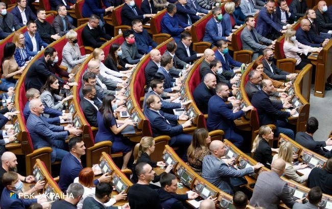 Украину покинули почти 20 народных депутатов.