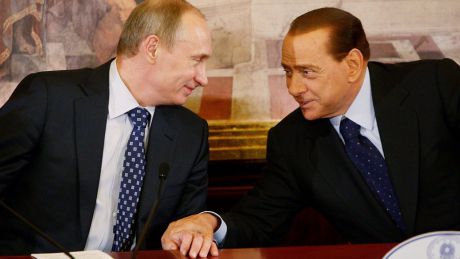 Путин поддерживает дружеские отношения с Берлускони.