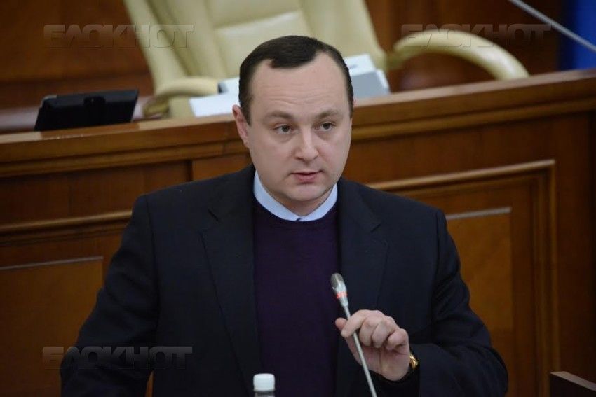 Депутат Партии социалистов Влад Батрынча.