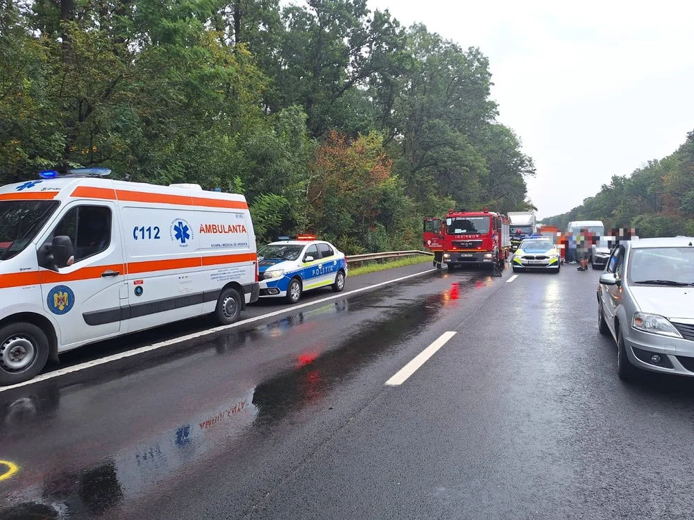 В Румынии влюбленные подростки погибли, бросившись под колеса грузовика.