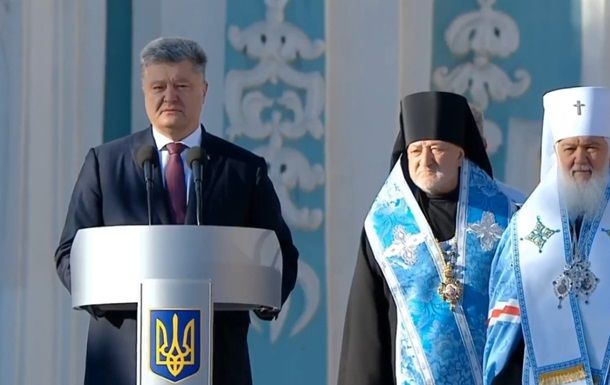 Президент Украины Порошенко предостерег радикалов от захватов храмов.