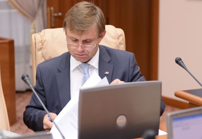 „Я не верю в возможность миноритарного правительства реализовать реформы", - сказал Киверь.