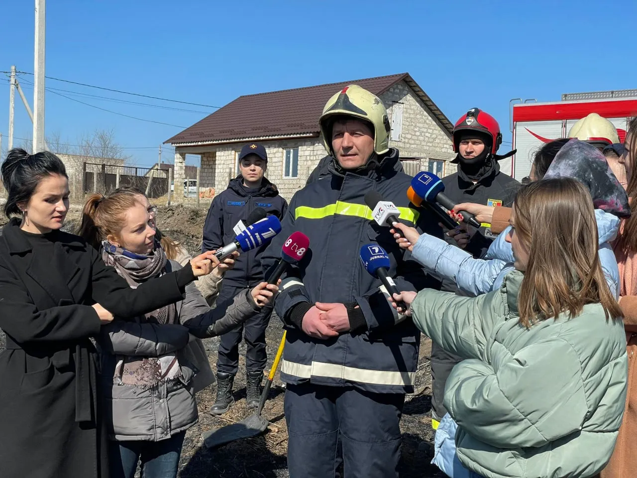 В ГИЧС призвали население не поджигать траву и бытовой мусор.