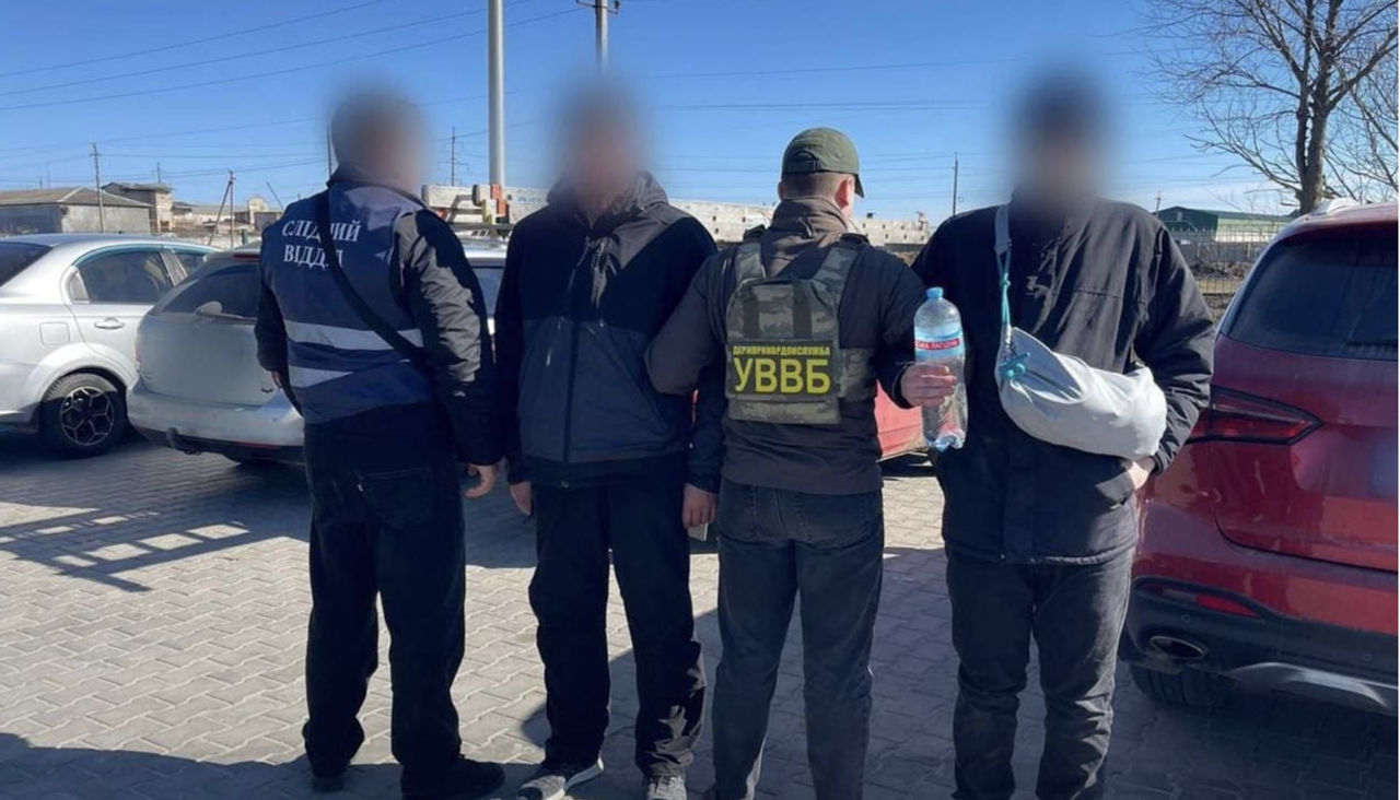 Doi bărbați au încercat să mituiască un vameș în Ucraina pentru a intra în Moldova.