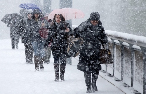 Meteorologii anunță că începând de săptămâna viitoare va ninge în toată țara.