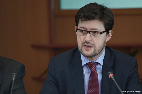 Plecarea lui Andrei Popov din PDM e salutabilă, dar este puţin probabil ca gestul său să fie repetat şi de alţii, iar situaţia din partid să se schimbe.