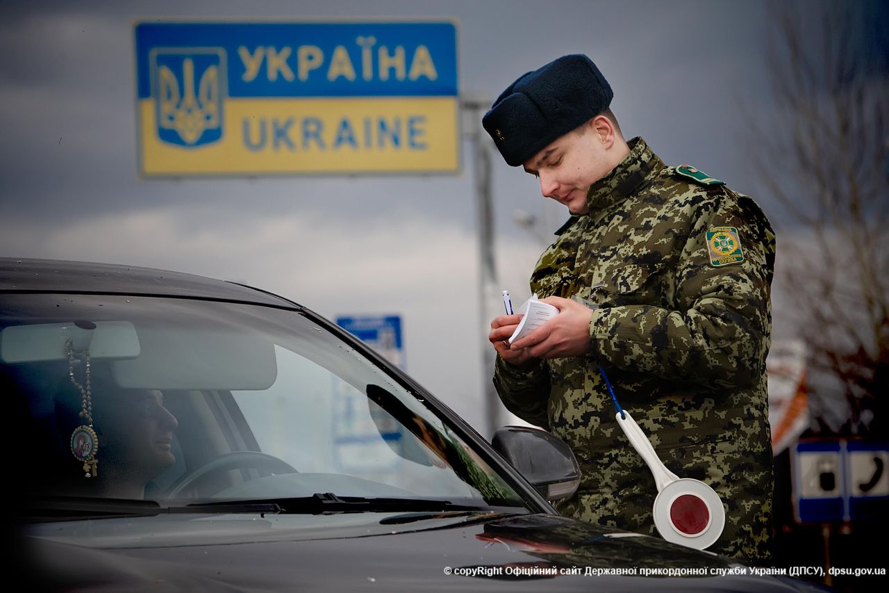 Украинские пограничники в  пункте пропуска "Новые Яриловичи" задержали гражданку Молдовы.