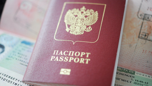 "Здесь нужно семь раз отмерить и (один) раз отрезать" - Яценюк.  Фото: ria.ru