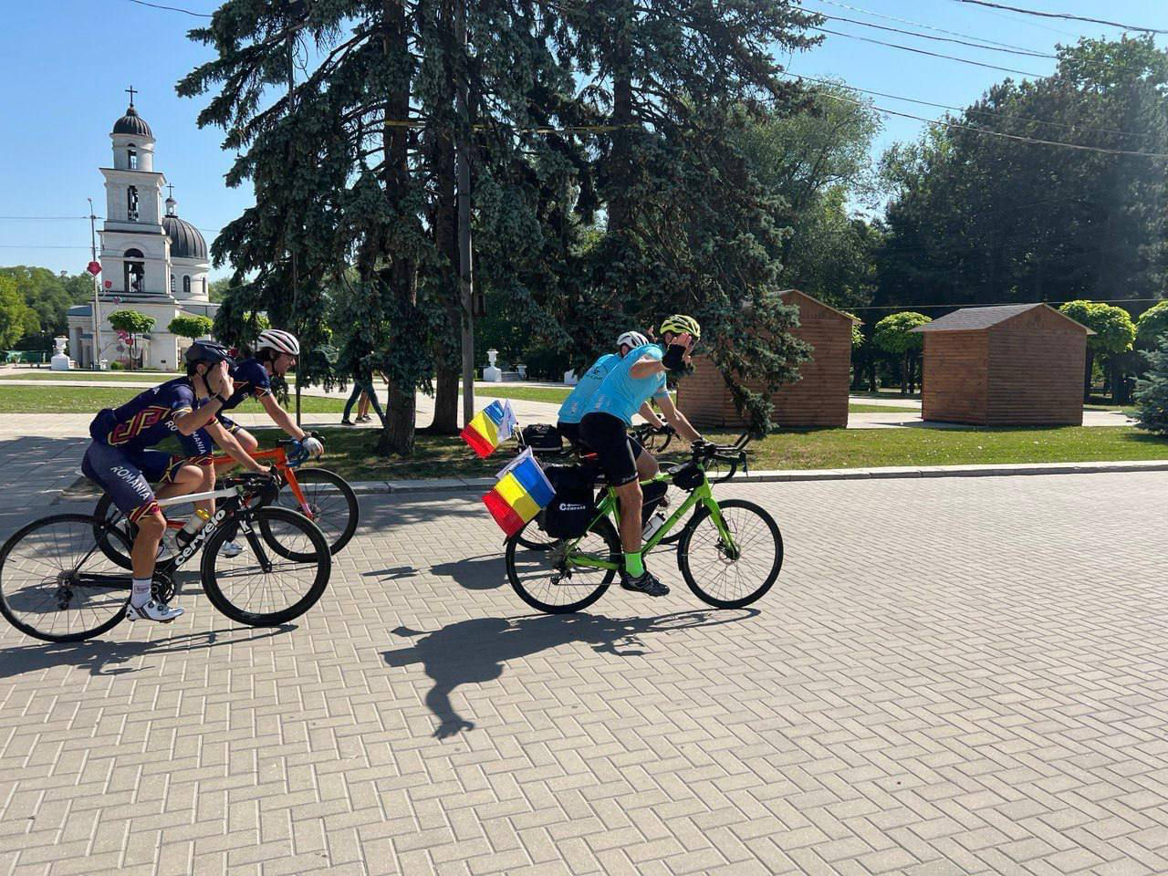 Дни Кишинева в Бузэу начались с необычного велозаезда.