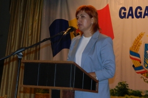 Ирина Влах считает, что государство должно стимулировать граждан на изучение официального языка республики.  