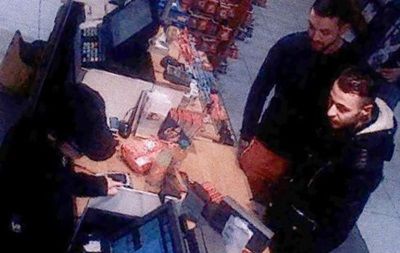Этот снимок Абрини и Абдеслама был сделан в магазине на заправке 11 ноября, за два дня до парижских нападений. Фото: getty