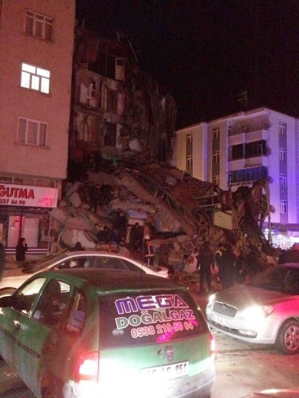 В результате землетрясения на востоке Турции погибло 6 человек.