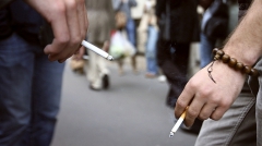 Deşi experţii spun că avem o lege proastă, demnitarii dau vina pe cei care nu o respectă.
