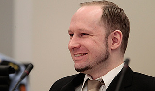 Окружной суд Осло признал норвежца вменяемым и приговорил его к 21 году тюремного заключения.