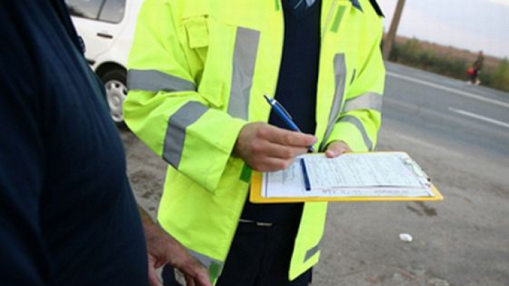Încălcările regulilor circulației rutiere și a regulilor transporturilor vor fi sancționate de către funționarii poliției rutiere.