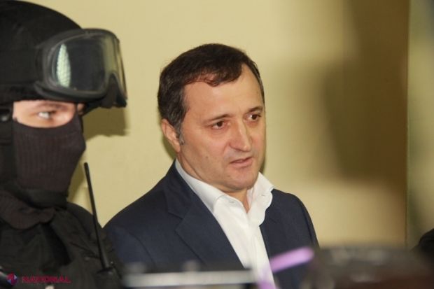 Starea de sănătate a ex-premierului Vladimir Filat este satisfăcătoare, acesta bea doar apă, iar luni a refuzat să iasă la plimbare.