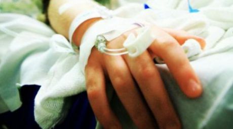 Victima a scăpat cu viaţă fiindu-i acordat la timp primul ajutor medical. Foto: ziare.com