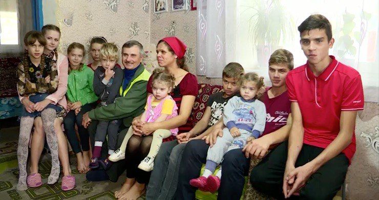 У семьи с 11 детьми власти требуют назад полученное пособие в размере 6000 леев.