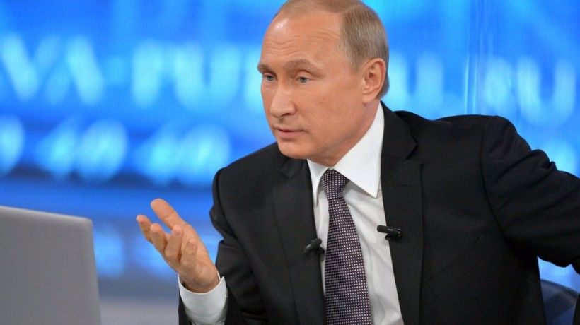 Владимир Путин добавил, что у него сердце кровью обливается из-за того, что сейчас происходит в Киеве.