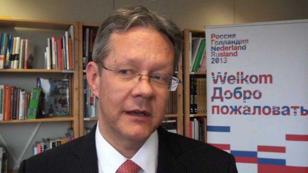 Fost ambasador în Rusia, rechemat de la post fiindcă şi-a înşelat nevasta.