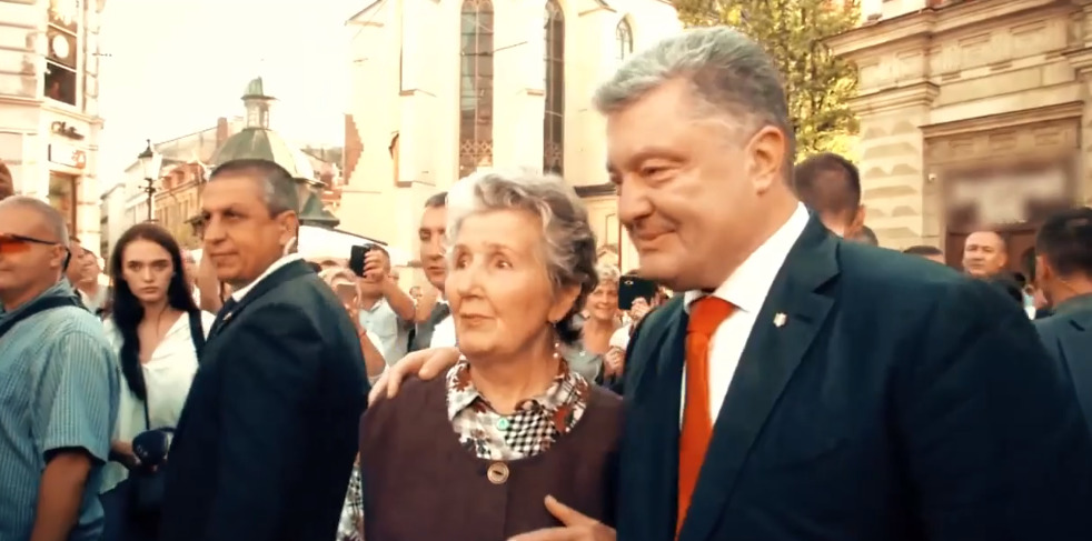 Порошенко записал видео в стиле Зеленского.