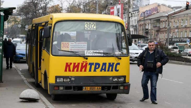 В Украине запретят включать музыку в общественном транспорте.