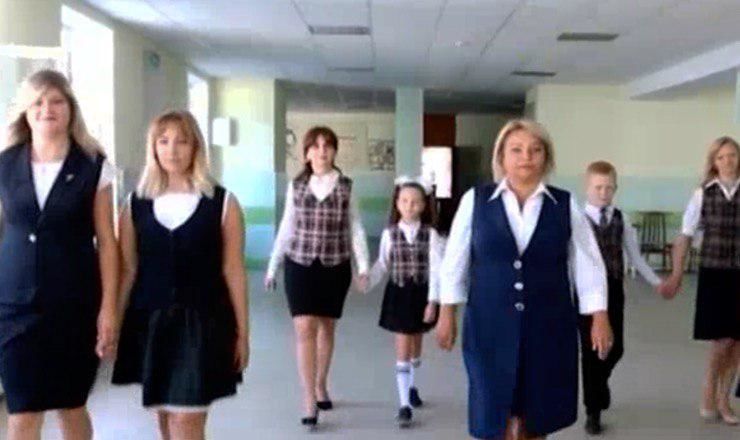В бельцком лицее форму носят не только ученики, но и учителя.