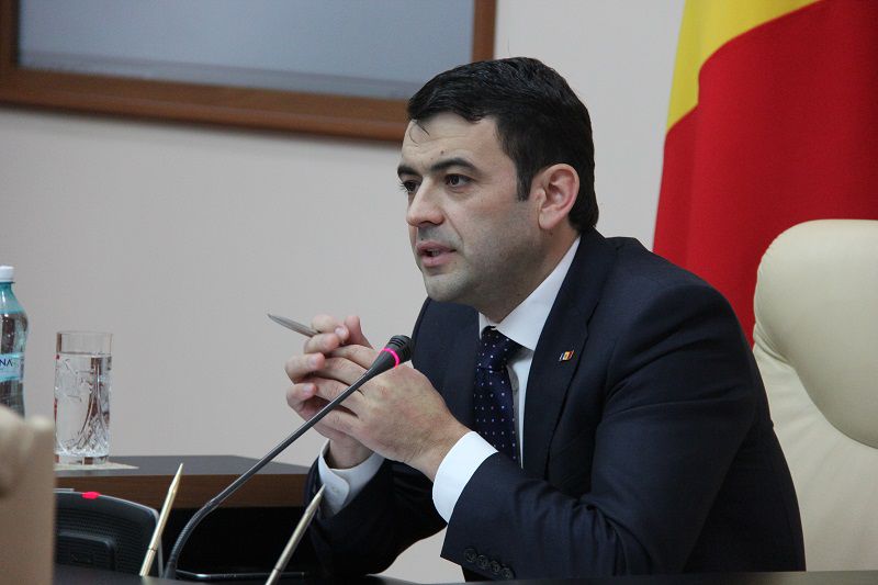 Premierul Chiril Gaburici insistă pentru lichidarea celor trei bănci, Banca de Economii, Banca Sociala și Unibak.