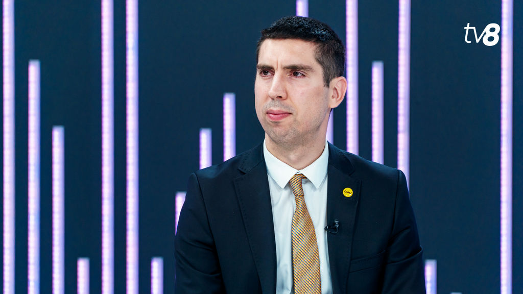 Попшой в 2022 году купил машину и коммерческое помещение.