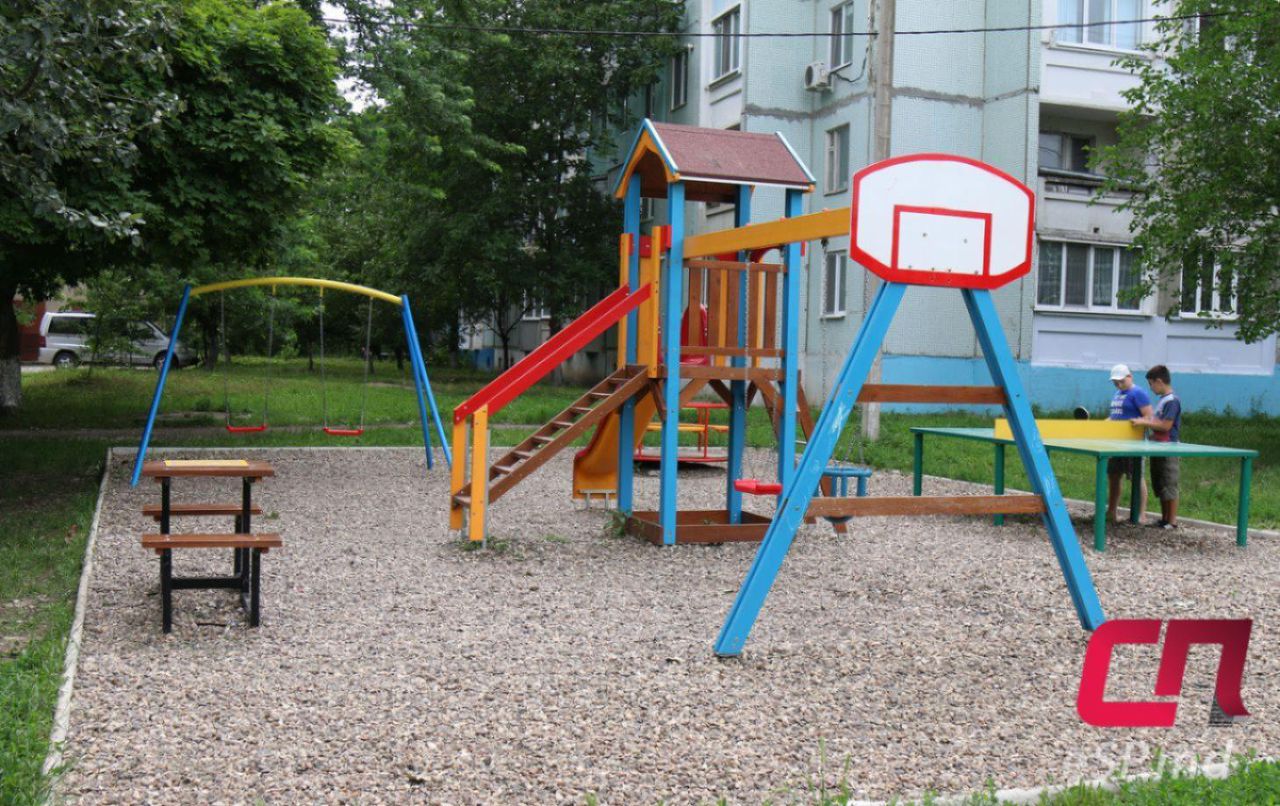 В бельцких дворах появятся новые детские площадки.